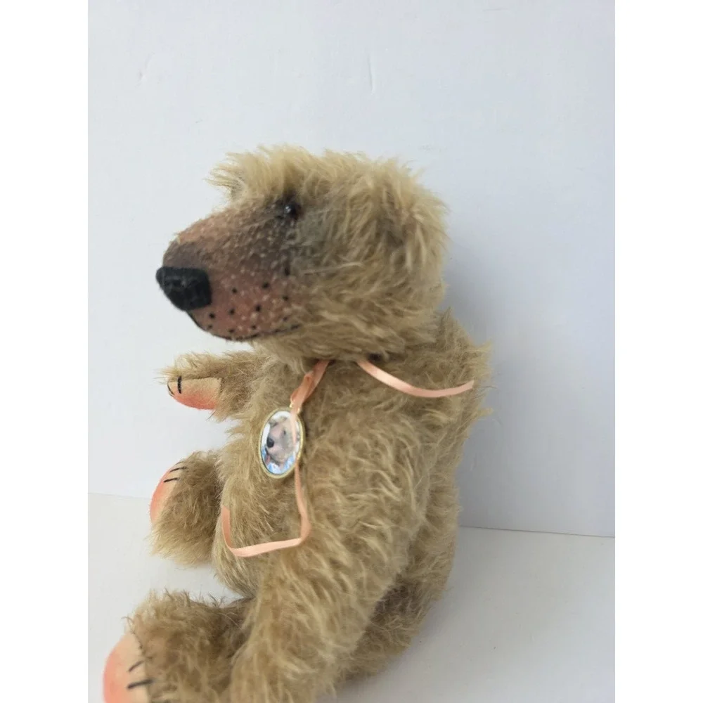Artist teddy bear by Susan Tantlinger 11
